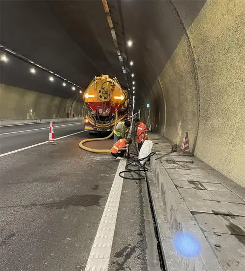 郓城隧道排水渠清淤